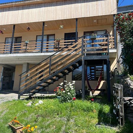 Guesthouse Relax In Kazbegi Bagian luar foto