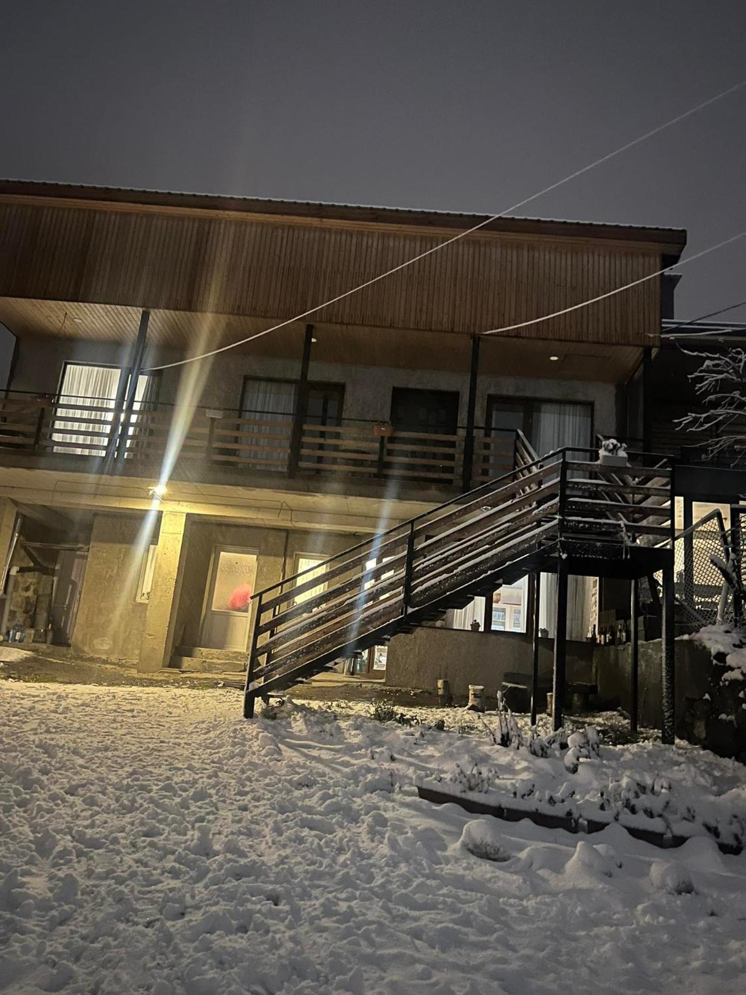 Guesthouse Relax In Kazbegi Bagian luar foto