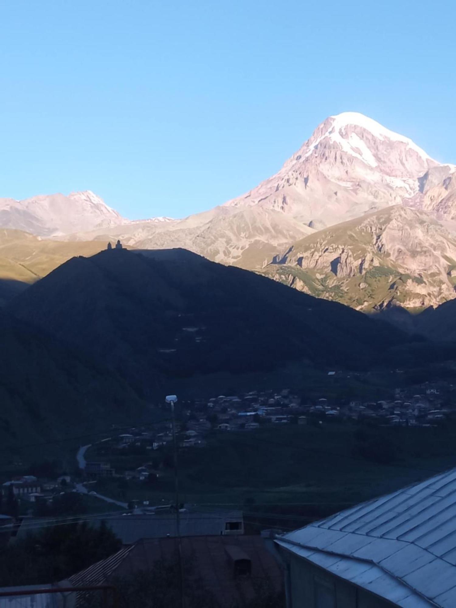 Guesthouse Relax In Kazbegi Bagian luar foto